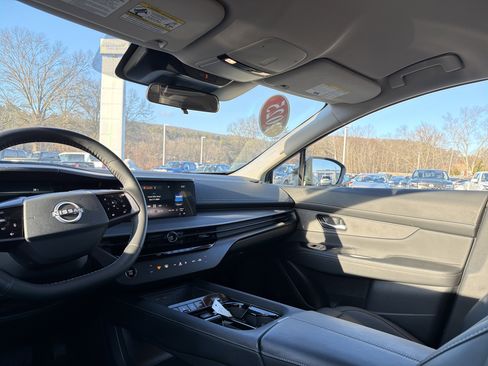 Certified 2025 Nissan Murano SV w/ Cargo Package image 14