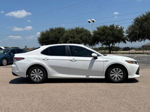 Used 2018 Toyota Camry LE FWD image 4