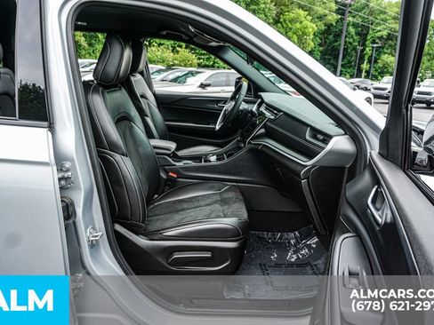 Used 2025 Jeep Grand Cherokee Altitude AWD/4WD image 22
