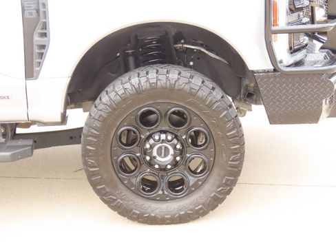 Used 2024 Ford F250 4x4 Crew Cab Super Duty image 9