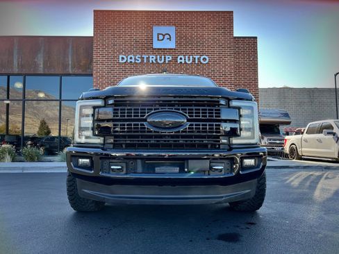 Used 2017 Ford F250 Lariat w/ Lariat Ultimate Package image 2