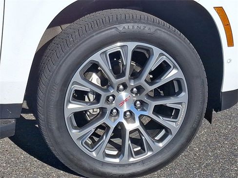 Used 2025 GMC Yukon XL Denali image 8