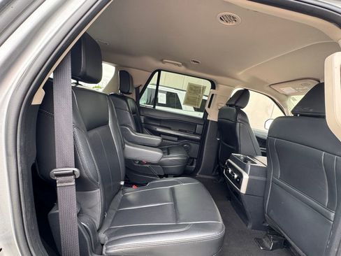 Used 2024 Ford Expedition XLT AWD/4WD image 30