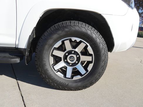 Certified 2022 Toyota 4Runner TRD Off-Road Premium image 10