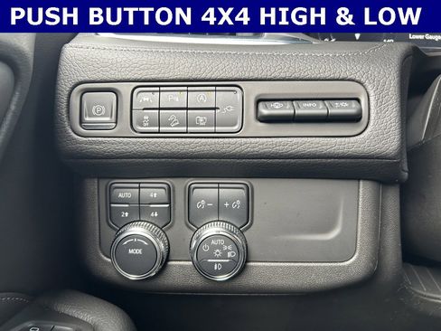 Used 2022 GMC Yukon XL Denali image 17