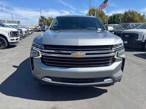 Used 2024 Chevrolet Suburban LT RWD image 5