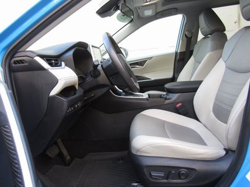 Certified 2021 Toyota RAV4 XLE Premium image 10