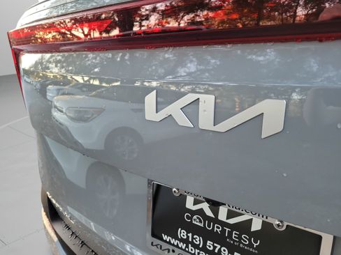 New 2027 Kia Carnival LX FWD image 28