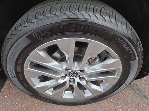 Used 2023 Toyota RAV4 XLE Premium image 9