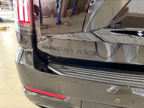 Used 2025 Cadillac Escalade Sport Platinum w/ LPO, ONYX Package AWD/4WD image 31