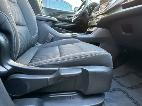 Used 2024 GMC Terrain SLE w/ Elevation Edition image 23