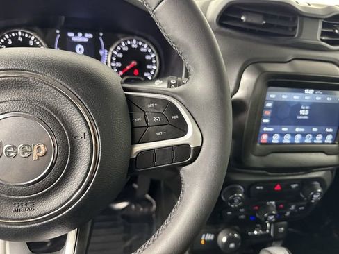 Used 2018 Jeep Renegade Latitude AWD/4WD image 13