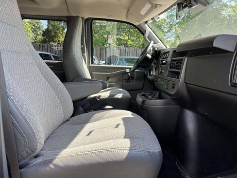 Certified 2025 Chevrolet Express 3500 LT w/ LT Preferred Equipment Group RWD image 29