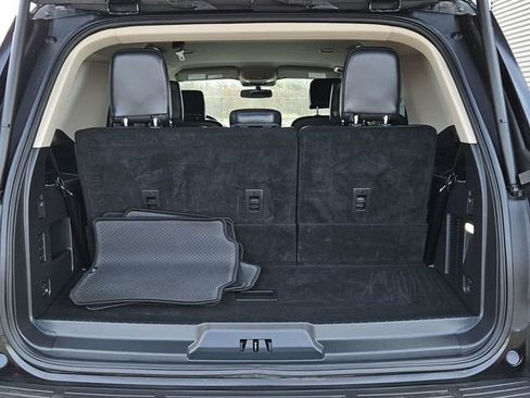 Used 2023 Ford Expedition XLT image 13