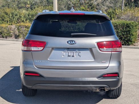 Used 2018 Kia Sorento LX image 6