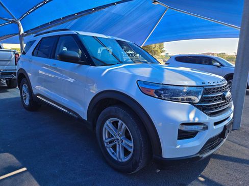 Used 2021 Ford Explorer XLT w/ Equipment Group 202A AWD/4WD image 2