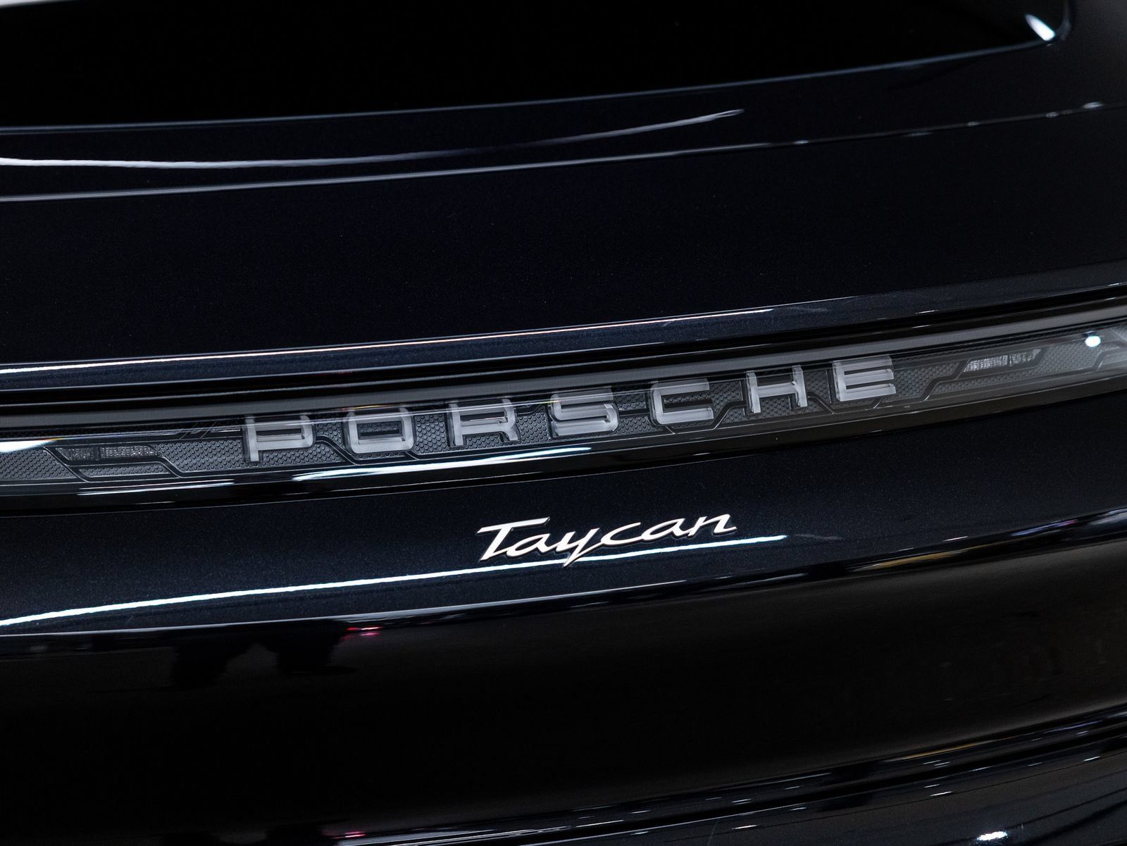 Certified 2025 Porsche Taycan RWD image 23