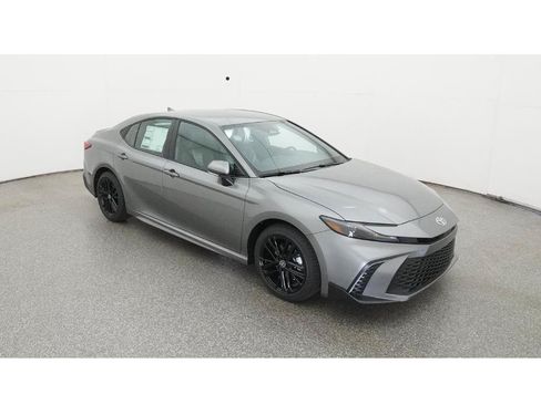 Used 2026 Toyota Camry SE FWD image 13