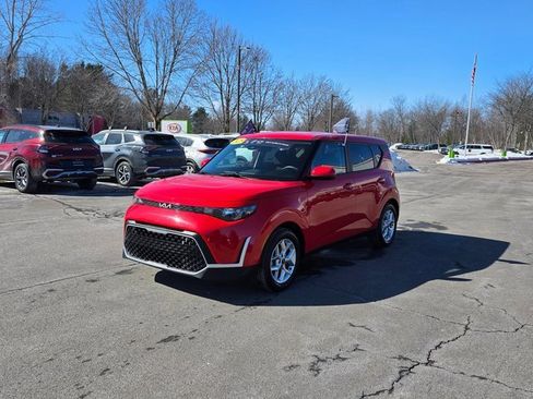 Certified 2025 Kia Soul LX w/ LX Technology Package image 4