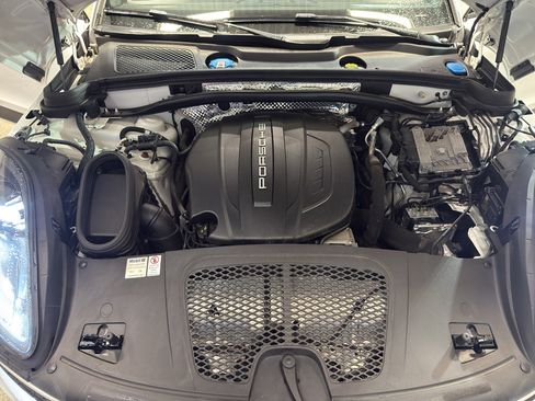 Used 2021 Porsche Macan AWD/4WD image 34