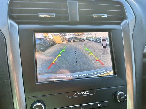 Used 2019 Ford Fusion SE FWD image 29