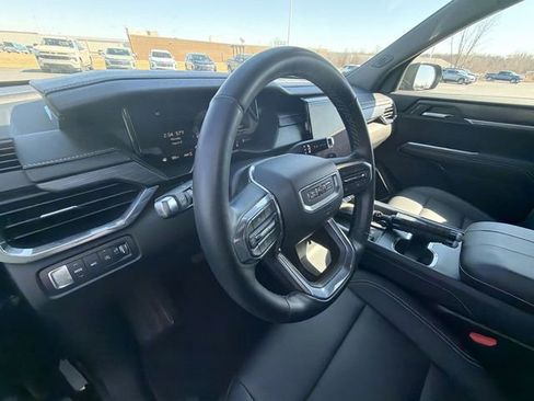 Used 2025 GMC Acadia Elevation w/ Elevation Premium Package image 10