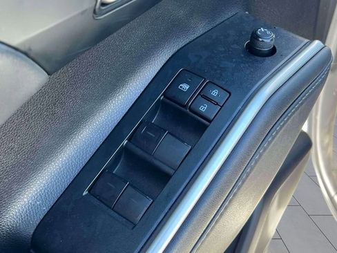 Used 2022 Toyota Highlander XLE AWD/4WD image 18