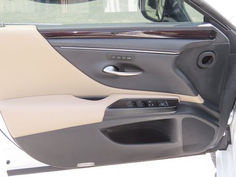 Used 2020 Lexus ES 350 w/ Premium Package FWD image 21