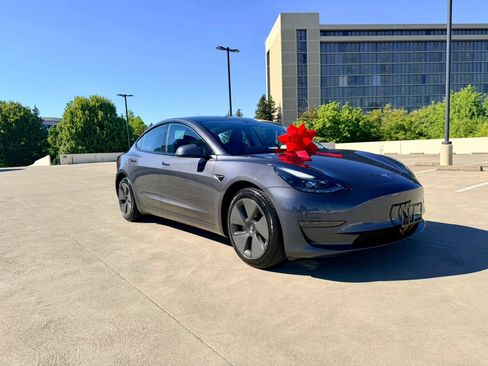 Used 2023 Tesla Model 3 Standard Range RWD image 2