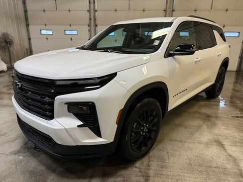 New 2026 Chevrolet Traverse LT image 3