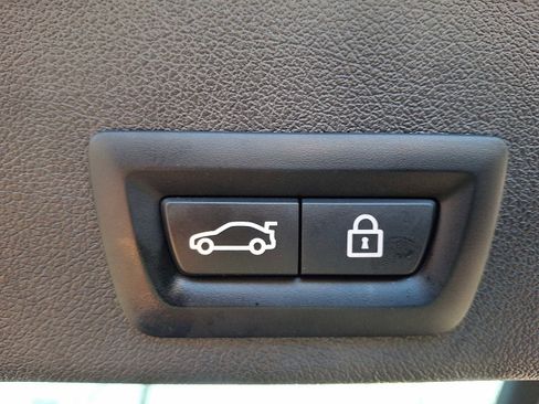 Used 2023 BMW X6 xDrive40i w/ M Sport Package image 29