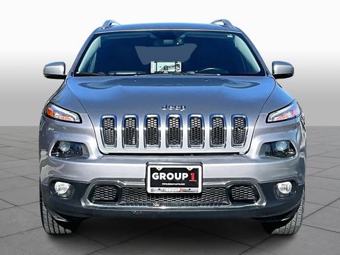 Used 2017 Jeep Cherokee Limited image 4