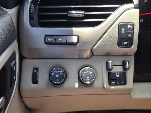 Used 2018 GMC Yukon XL Denali w/ Open Road Package AWD/4WD image 27