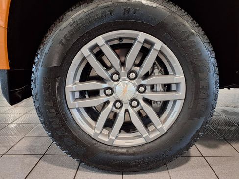 Used 2025 Chevrolet Colorado LT AWD/4WD image 32