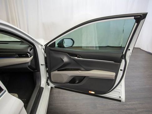 Used 2021 Toyota Camry XSE image 17