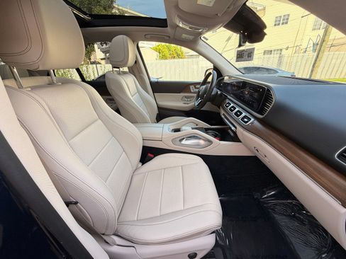 Used 2021 Mercedes-Benz GLE 450 4MATIC w/ AMG Line Exterior image 24