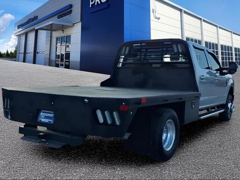 Used 2022 Ford F350 Lariat image 2