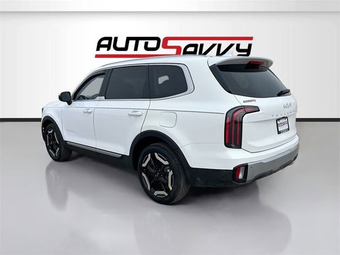 Used 2023 Kia Telluride EX w/ EX Captain's Chair Package image 5
