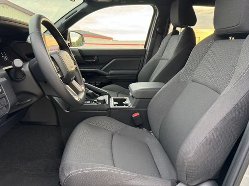 Used 2025 Toyota 4Runner SR5 AWD/4WD image 4