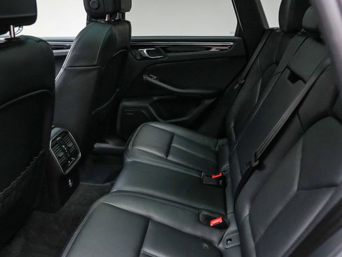 Used 2025 Porsche Macan image 23