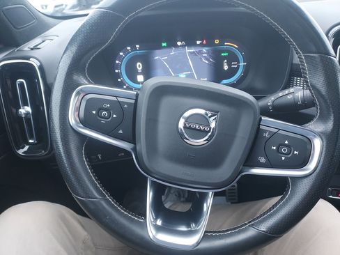 Used 2021 Volvo XC40 P8 Recharge image 32