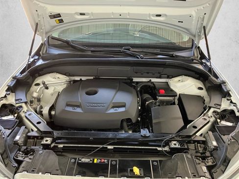 Used 2021 Volvo XC60 T5 Momentum w/ Premium Package FWD image 22