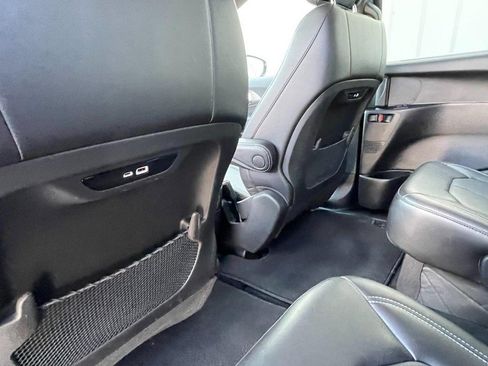 Used 2025 Chrysler Pacifica Select image 21