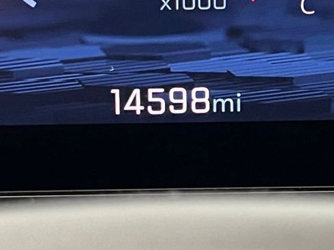 Used 2025 Chevrolet Suburban Premier AWD/4WD image 27