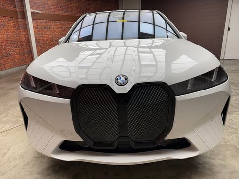 New 2026 BMW iX xDrive60 w/ Premium Package image 8