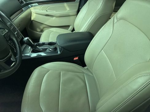 Used 2018 Ford Explorer Limited image 9