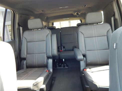 Used 2026 Chevrolet Suburban High Country AWD/4WD image 33