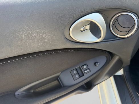 Used 2016 Nissan 370Z Coupe RWD image 15