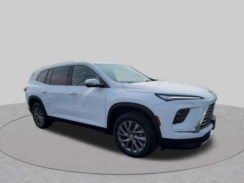 Used 2026 Buick Enclave Preferred FWD image 2