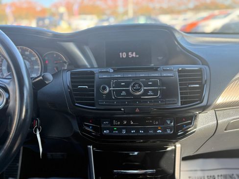 Used 2017 Honda Accord Sport image 22